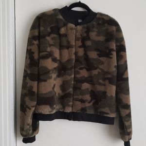 Camouflage fuzzy bomber jacket